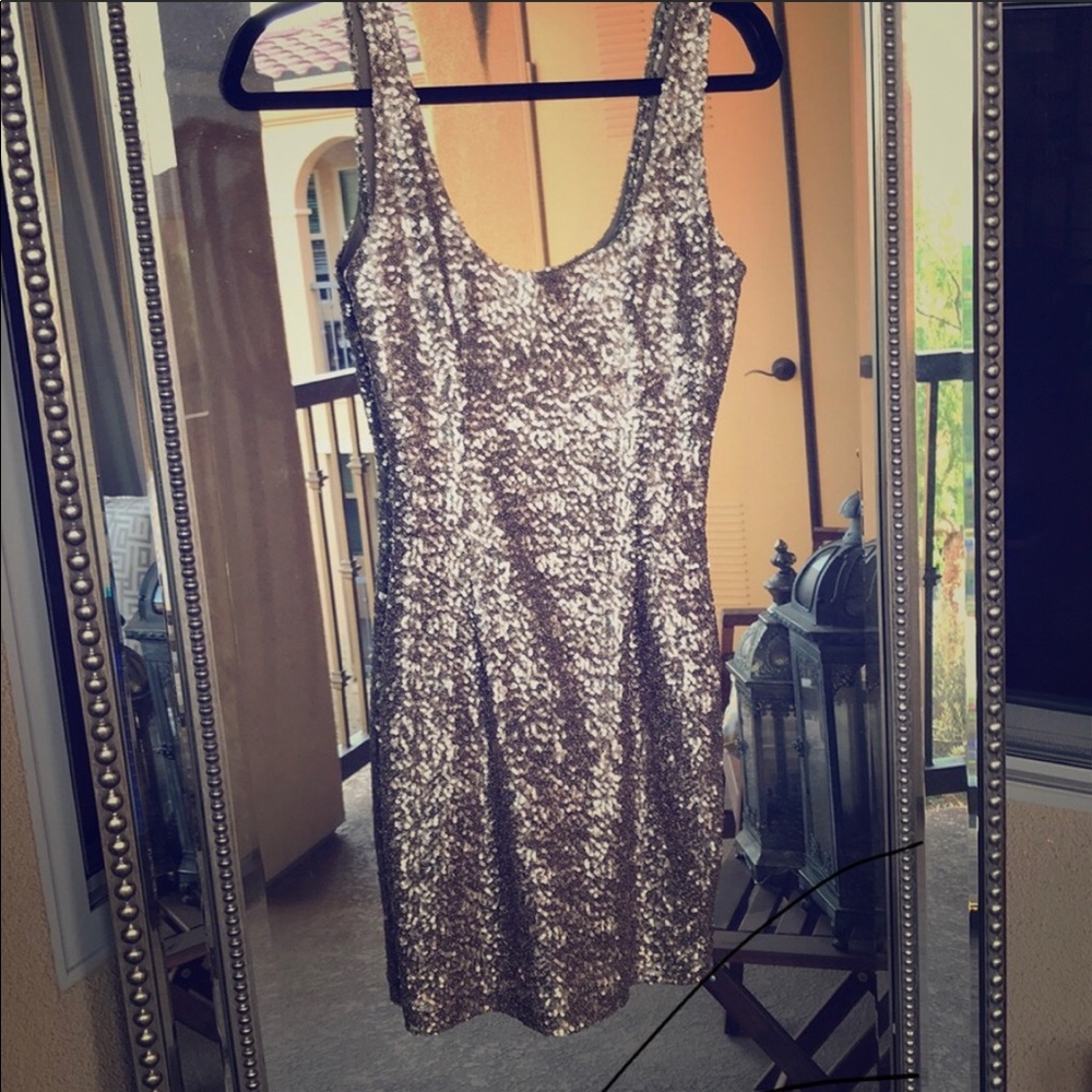 Beautiful gold sequin cocktail dress ✨